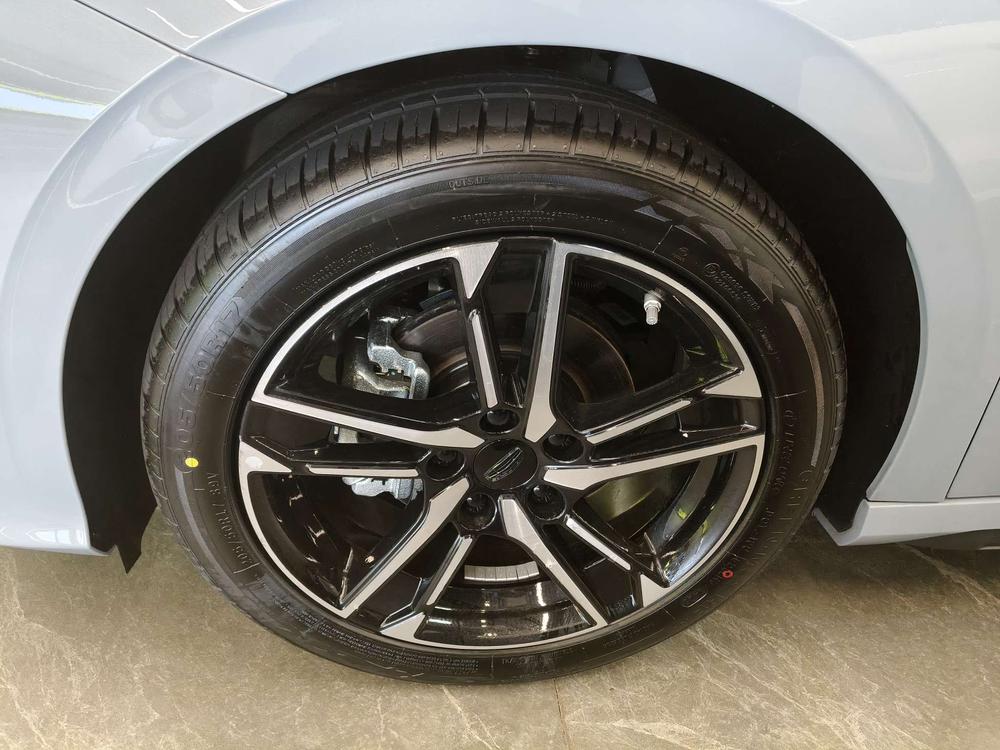GEELY Binray 2026 car image #8