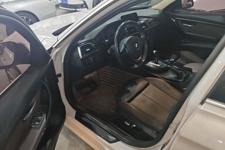 BMW 3 Series 2018 #12 BMW 3 Series 2018 car image #12