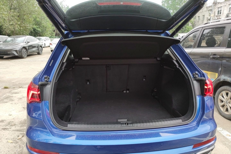Audi Q3 2020 car image #21