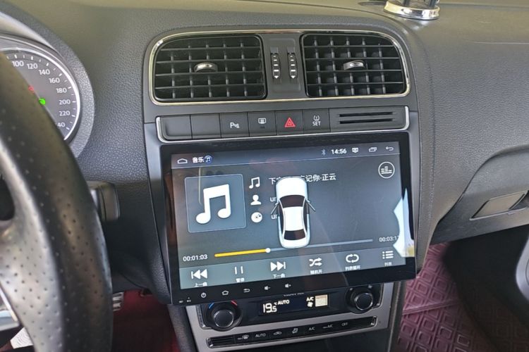 Volkswagen Polo 2017 car image #13