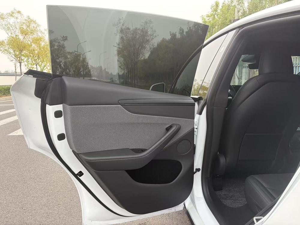 Tesla Model Y 2026 #20 Tesla Model Y 2026 صورة سيارة #20