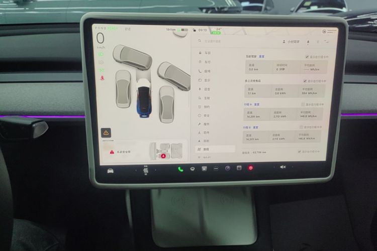 Tesla Model Y 2024 #13 Tesla Model Y 2024 car image #13
