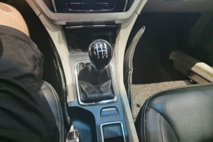 GEELY Emgrand 2015 #17 GEELY Emgrand 2015 car image #17
