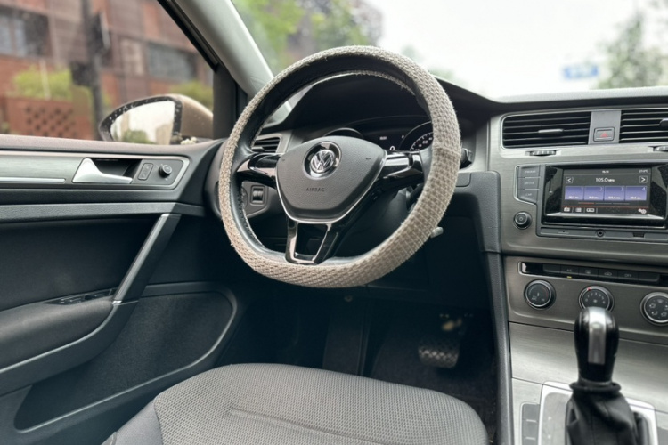 Volkswagen Golf 2016 car image #12