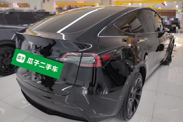 Tesla Model Y 2023 car image #7