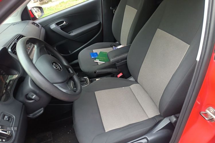 Volkswagen Polo 2018 car image #17