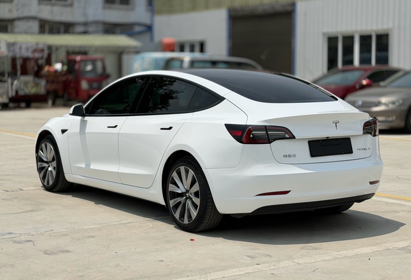 Tesla Model 3 2023 car image #4