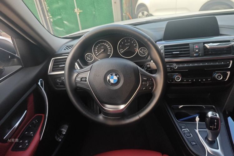 BMW 3 Series 2018 car image #12