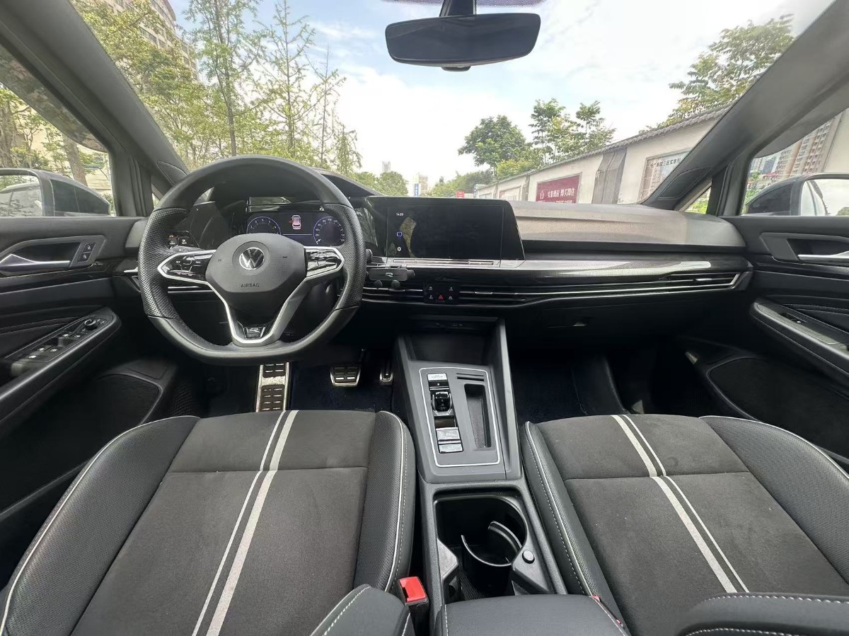 Volkswagen Golf 2023 car image #5