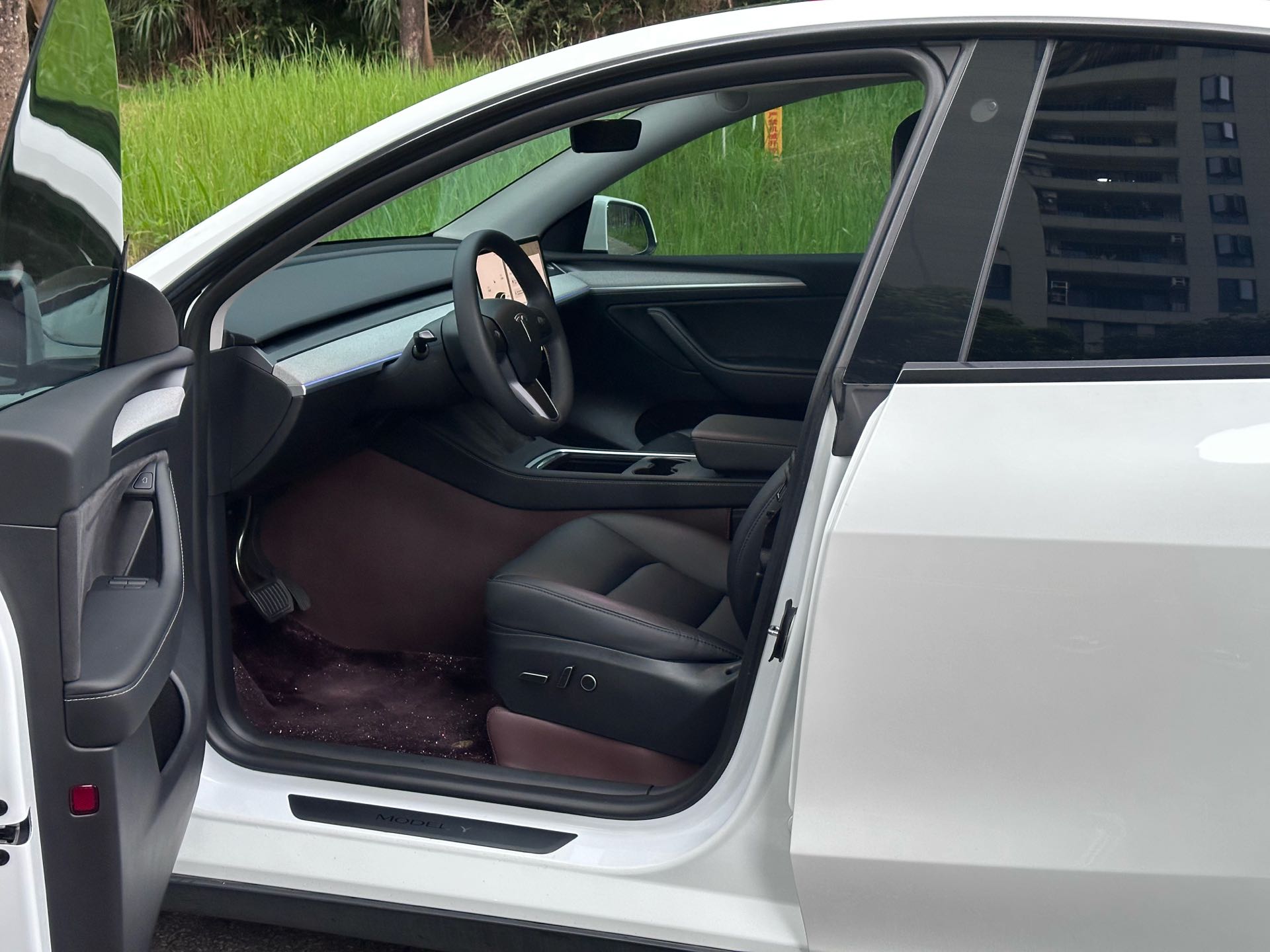 Tesla Model Y 2024 #10 Tesla Model Y 2024 car image #10
