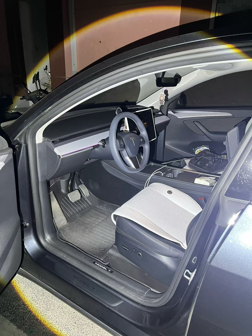 Tesla Model Y 2024 #2 Tesla Model Y 2024 car image #2