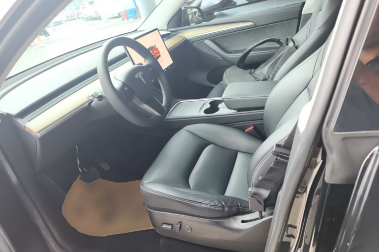 Tesla Model Y 2023 #15 Tesla Model Y 2023 car image #15