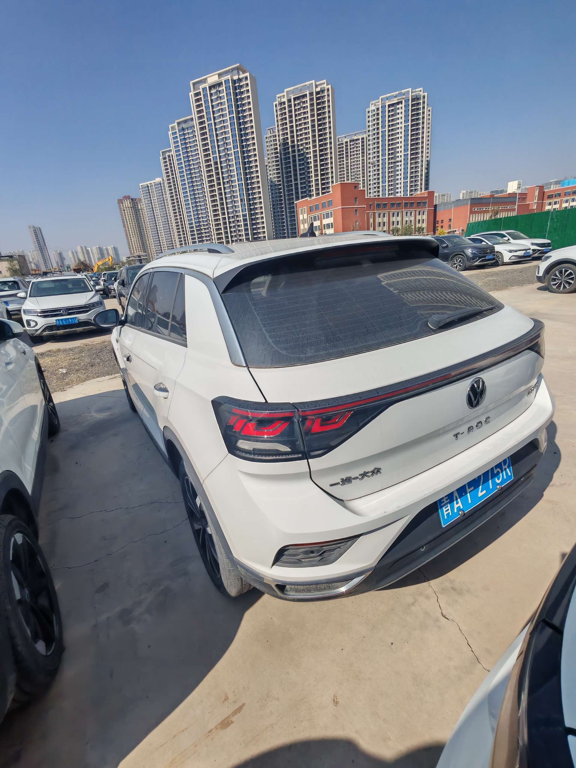 Volkswagen T-Roc 2024 car image #8