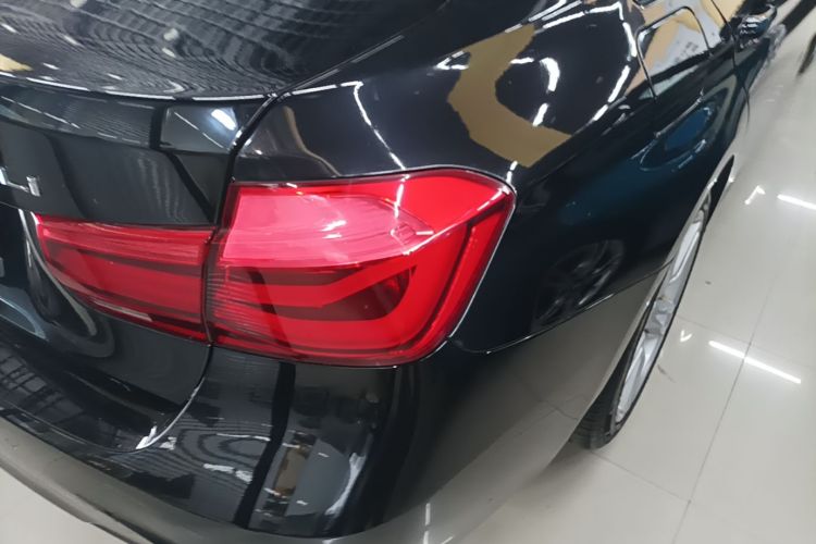 BMW 3 Series 2018 car image #8