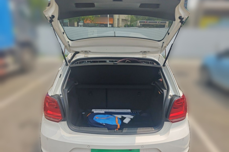 Volkswagen Polo 2018 car image #17