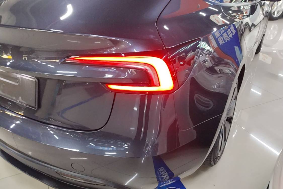 Tesla Model 3 2024 imagen de coche #7