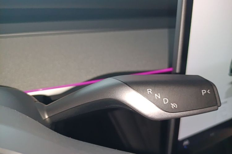 Tesla Model Y 2024 صورة سيارة #18