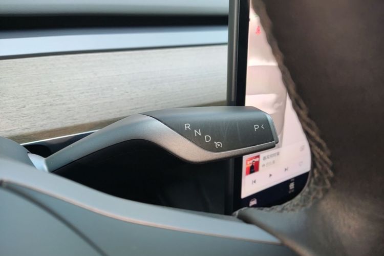 Tesla Model Y 2022 #14 Tesla Model Y 2022 car image #14