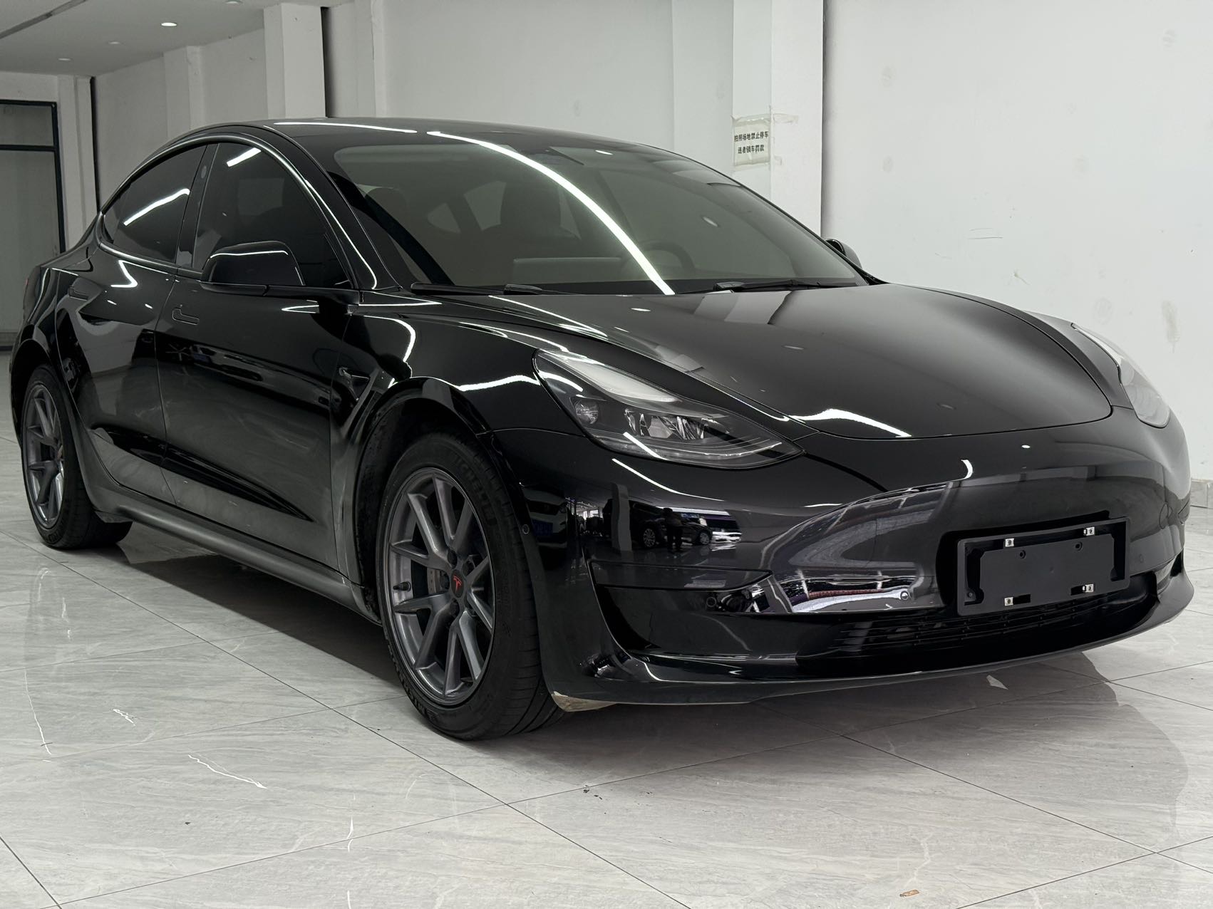 Tesla Model 3 2023 car image #3