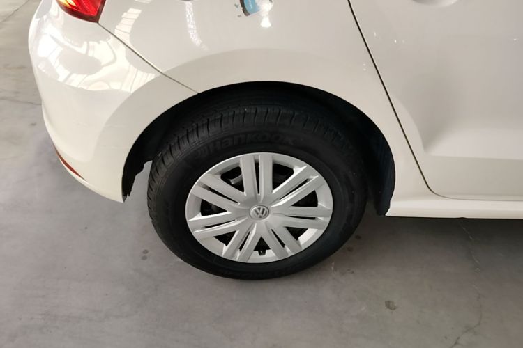 Volkswagen Polo 2016 car image #10