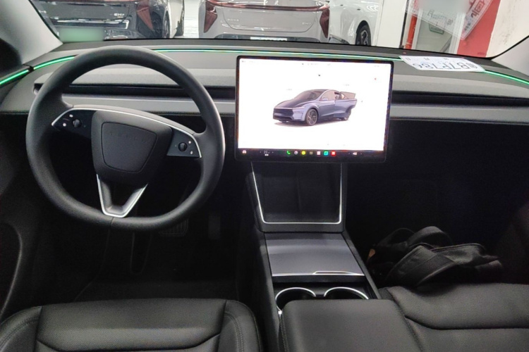 Tesla Model Y 2025 #10 Tesla Model Y 2025 car image #10