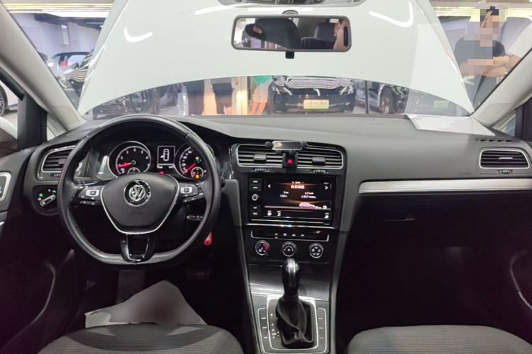 Volkswagen Golf 2019 car image #10