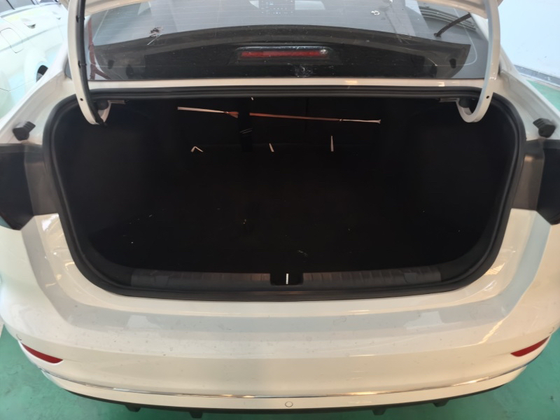 GEELY Emgrand 2025 car image #7