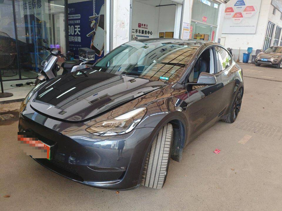 Tesla Model Y 2024 immagine di auto #2