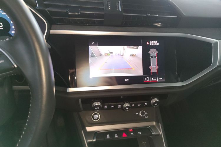 Audi Q3 2021 car image #13