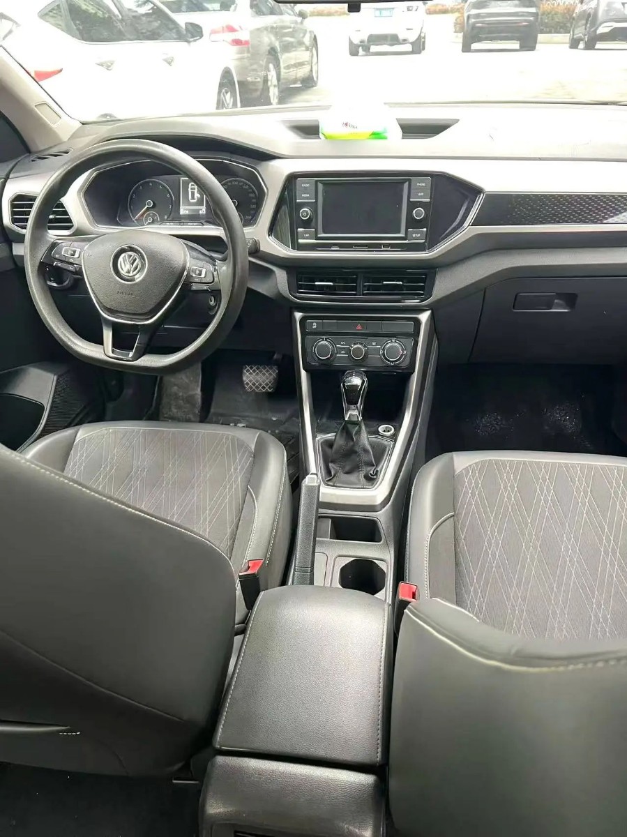 Volkswagen T-Cross 2020 car image #3