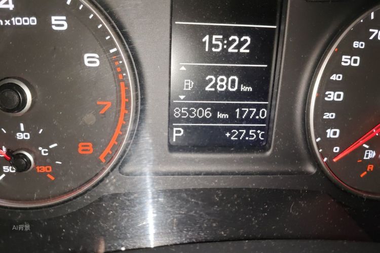 Audi Q3 2015 car image #14
