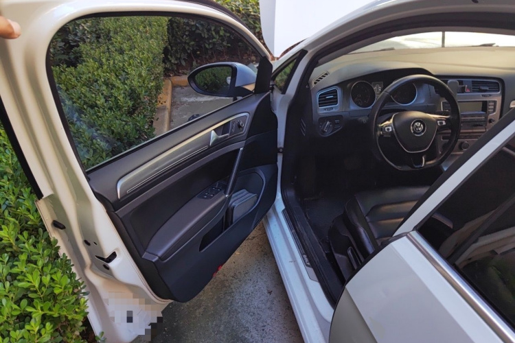 Volkswagen Golf 2015 car image #13