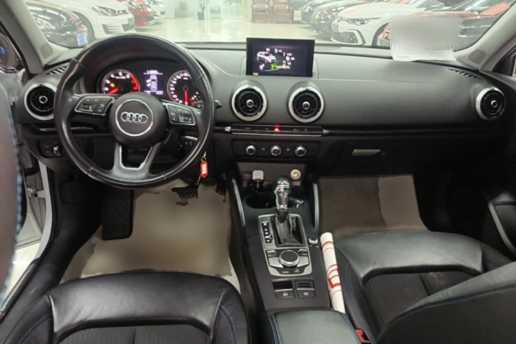 Audi A3 2018 car image #11