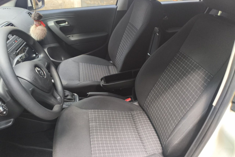 Volkswagen Polo 2014 car image #15
