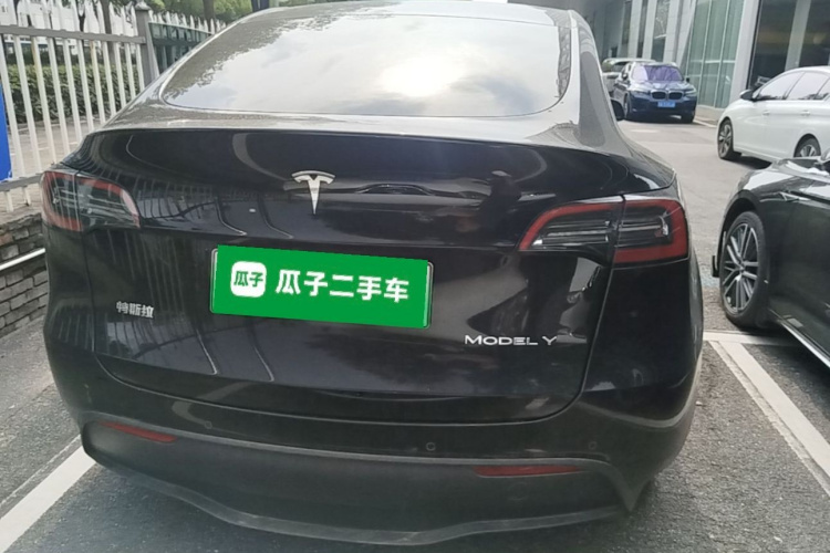 Tesla Model Y 2023 #6 Tesla Model Y 2023 car image #6