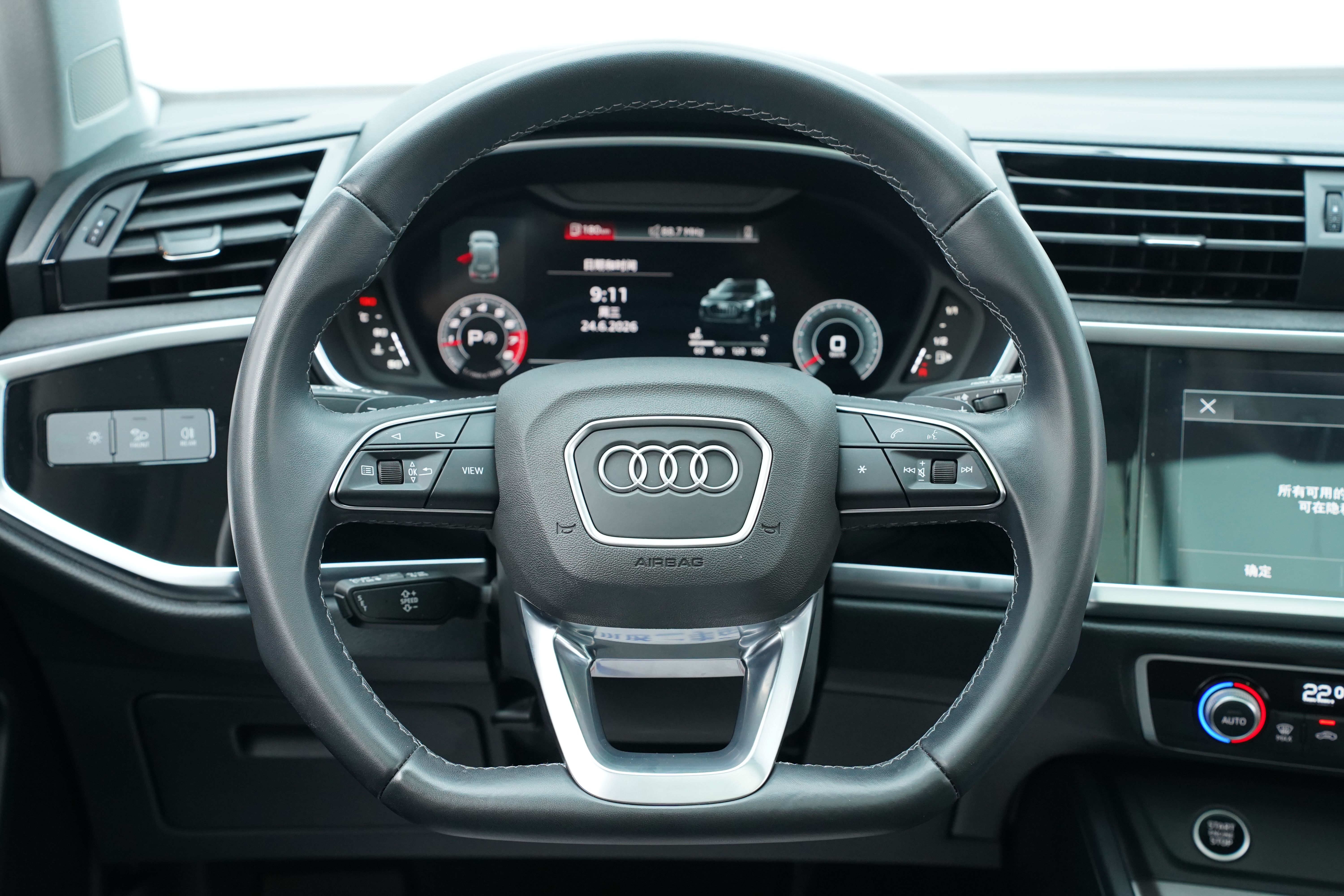 Audi Q3 2022 car image #5
