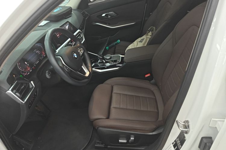 BMW 3 Series 2021 car image #15