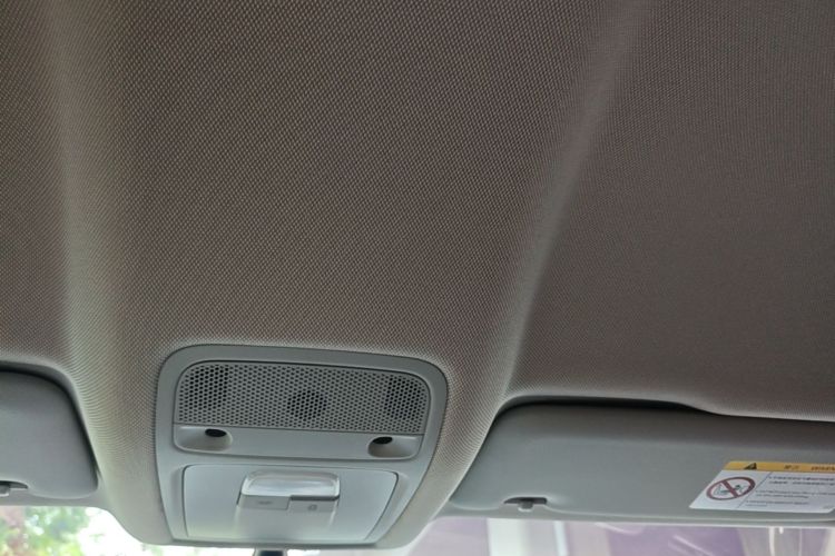 Audi Q3 2019 car image #18