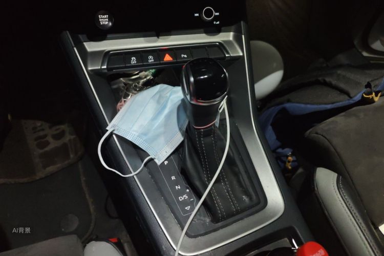 Audi Q3 2019 car image #16