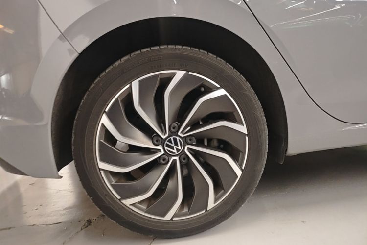 Volkswagen Golf 2023 car image #10