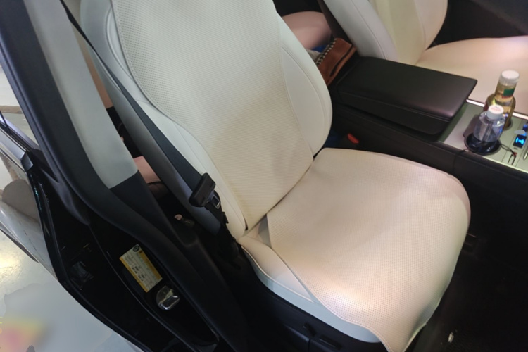 Tesla Model Y 2022 car image #24