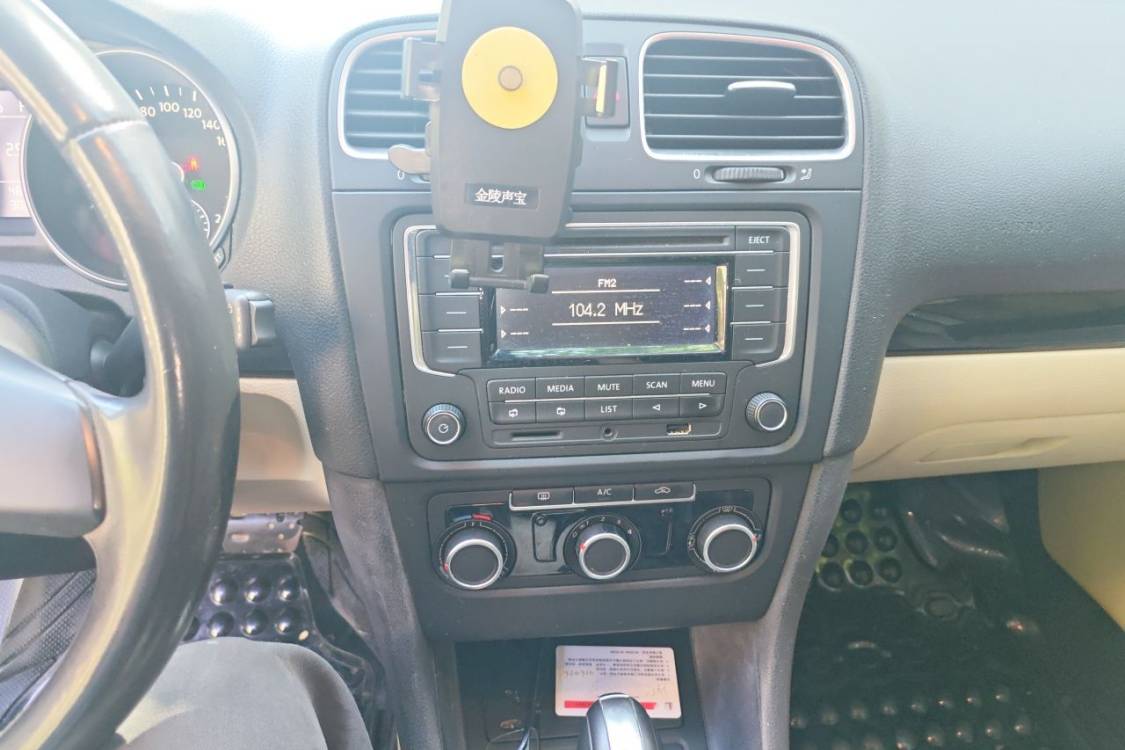 Volkswagen Golf 2014 car image #26