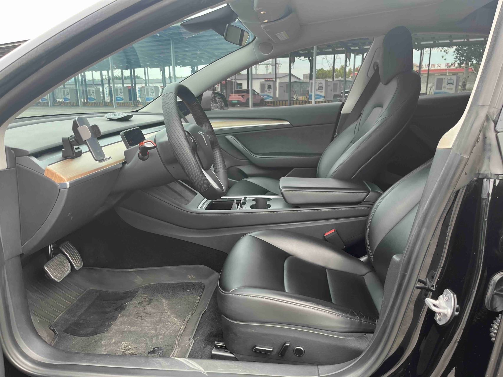 Tesla Model 3 2023 car image #8