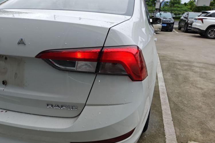 Skoda Rapid 2021 immagine di auto #8
