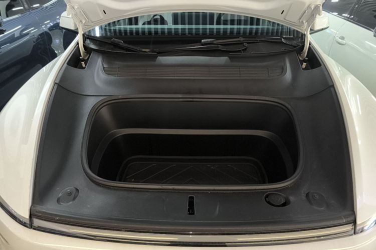 Tesla Model Y 2025 #20 Tesla Model Y 2025 immagine di auto #20