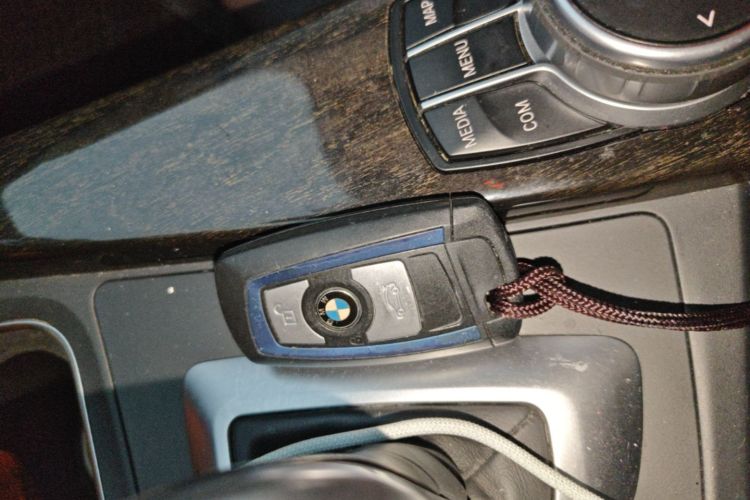 BMW 3 Series 2018 #14 BMW 3 Series 2018 car image #14