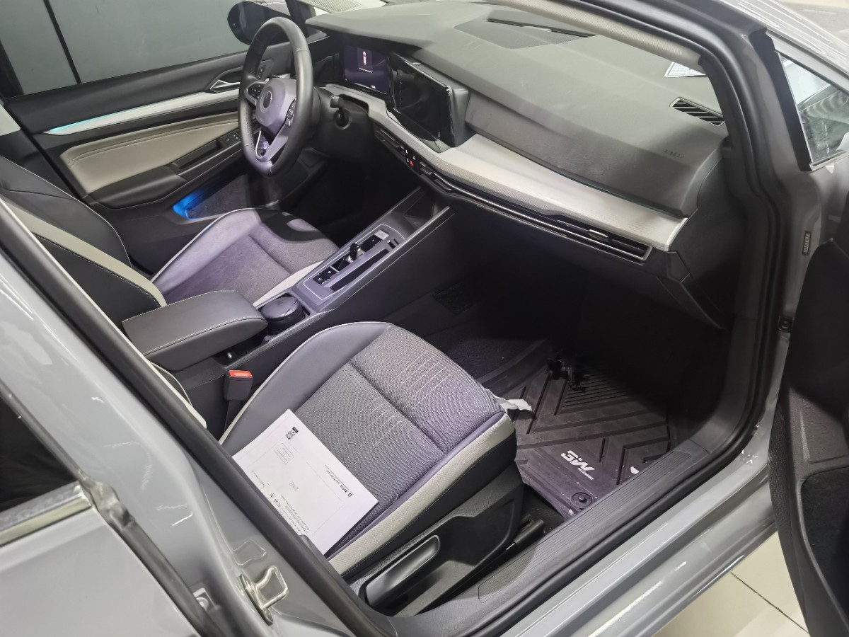 Volkswagen Golf 2023 #4 Volkswagen Golf 2023 صورة سيارة #4