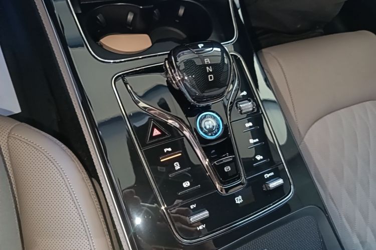BYD Han 2024 car image #14