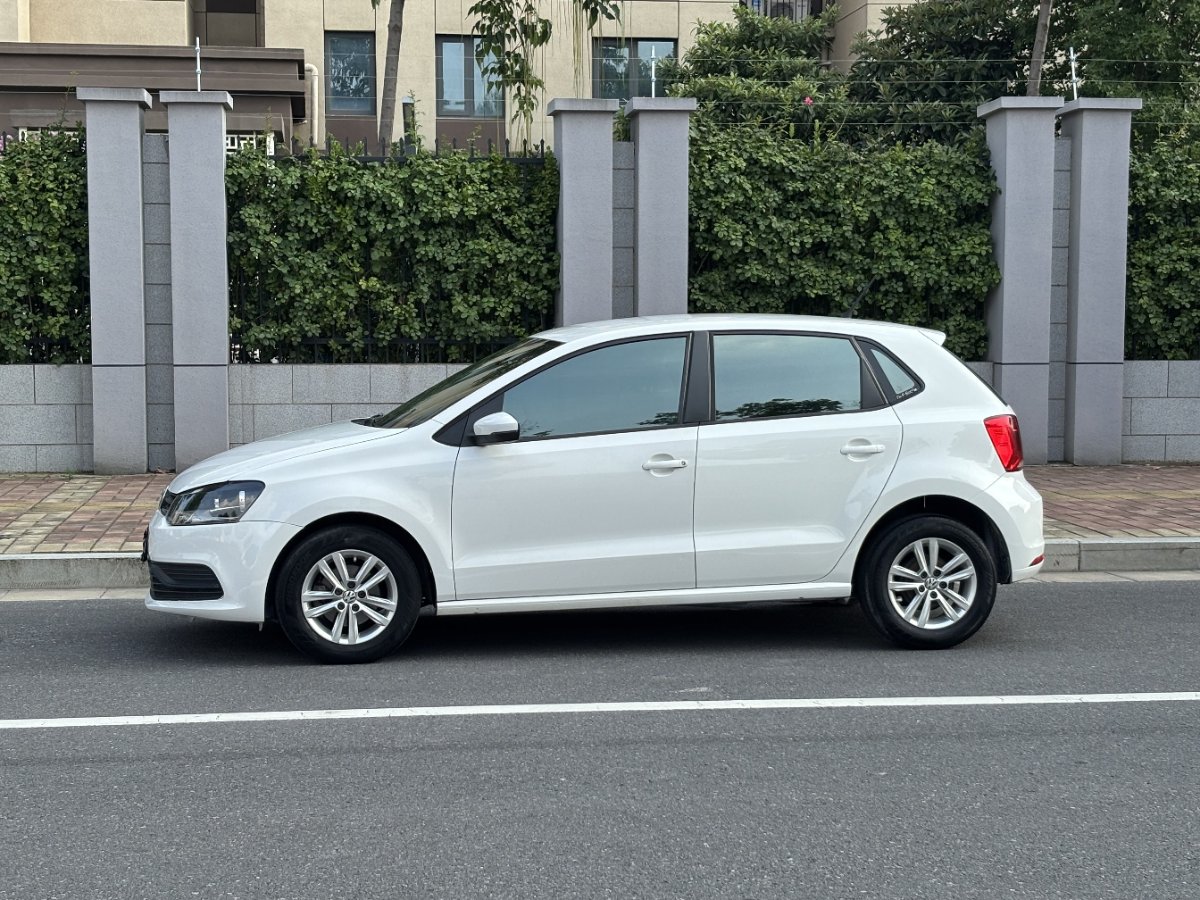 Volkswagen Polo 2016 car image #10