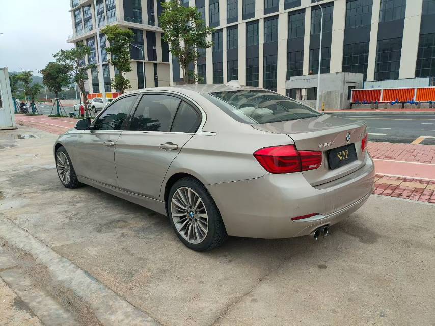 BMW 3 Series 2019 car image #9